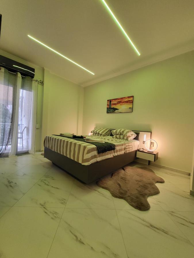 Romantic Deluxe Svite Wise Jacuzzi And Sauna Athena Bagian luar foto