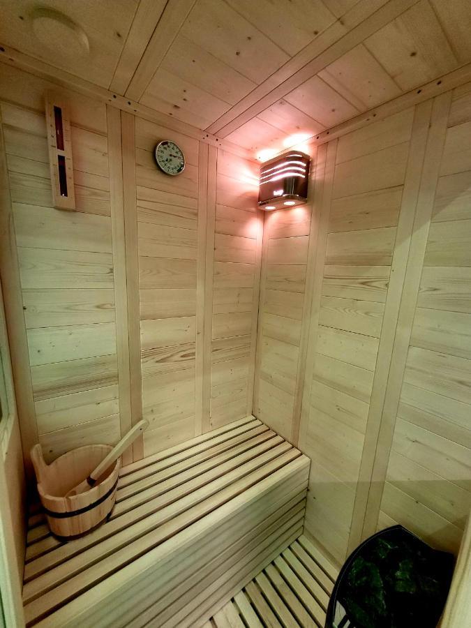 Romantic Deluxe Svite Wise Jacuzzi And Sauna Athena Bagian luar foto