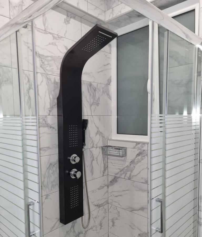 Romantic Deluxe Svite Wise Jacuzzi And Sauna Athena Bagian luar foto