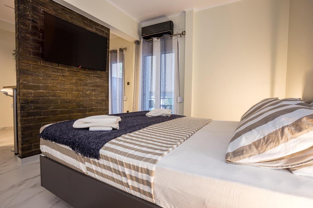 Romantic Deluxe Svite Wise Jacuzzi And Sauna Athena Bagian luar foto