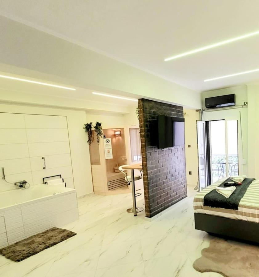 Romantic Deluxe Svite Wise Jacuzzi And Sauna Athena Bagian luar foto